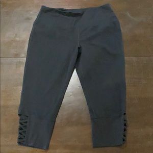 Ruby Ribbon Criss Cross Capri Leggings